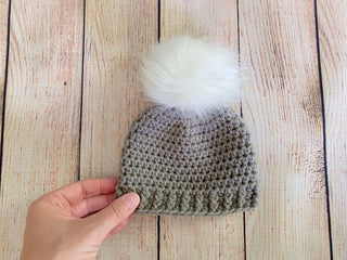 Gray faux fur pom pom hat