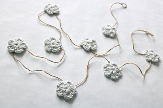 Pale gray Spring & Easter flower farmhouse garland